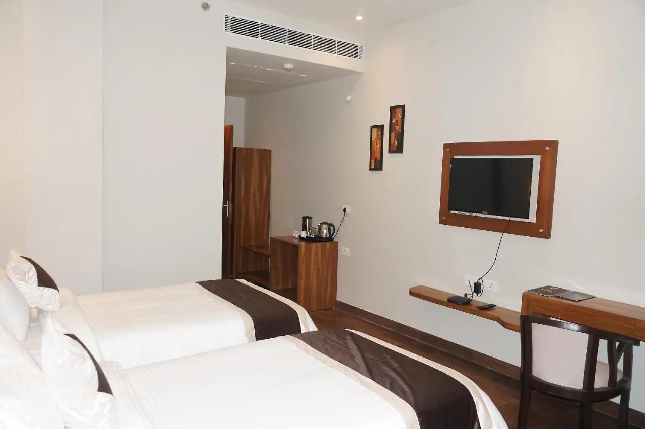 Hotel Neel Clarks Inn Express Agra