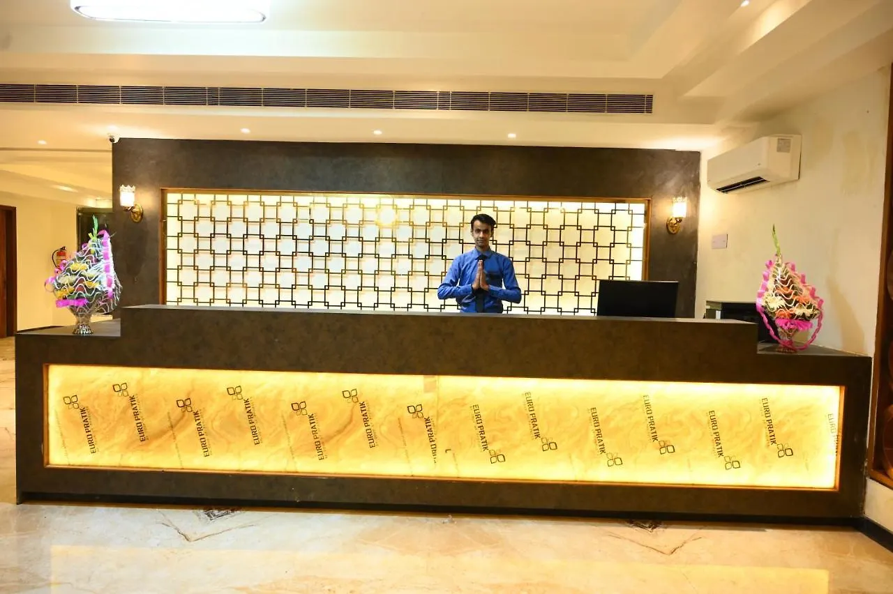 Hotel Neel Clarks Inn Express Agra