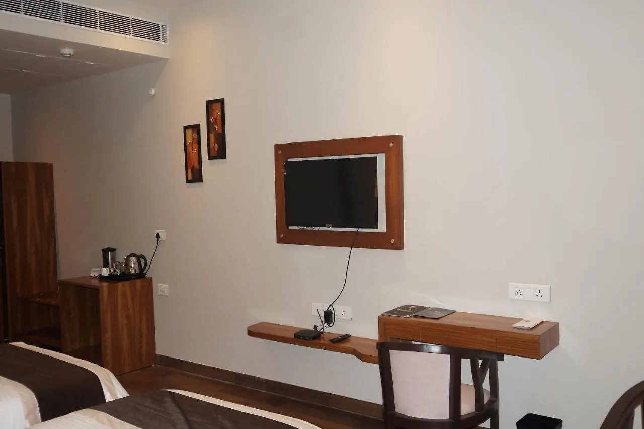 Hotel Neel Clarks Inn Express Agra