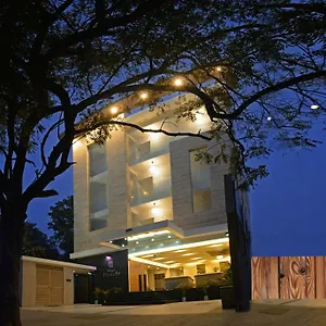 3* Hotel Dazzle By One Earth