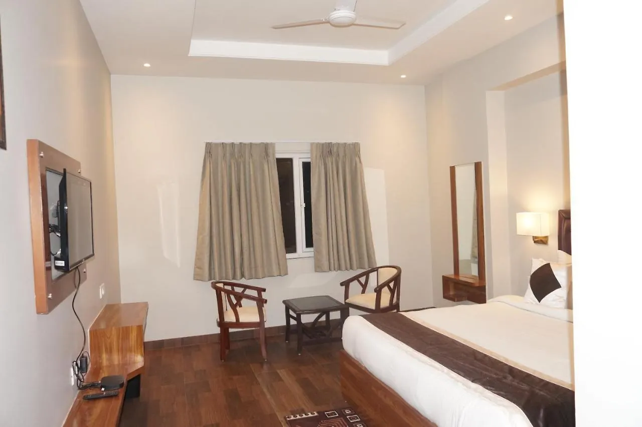 Neel Clarks Inn Express Agra  Otel