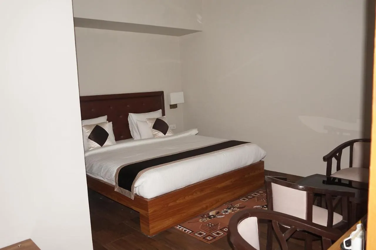 Neel Clarks Inn Express Agra